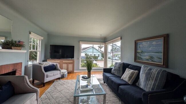 Building Photo - 203 Seaview Ave