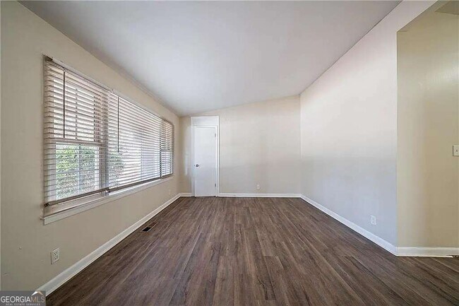 Building Photo - 16 Bromack Dr SE