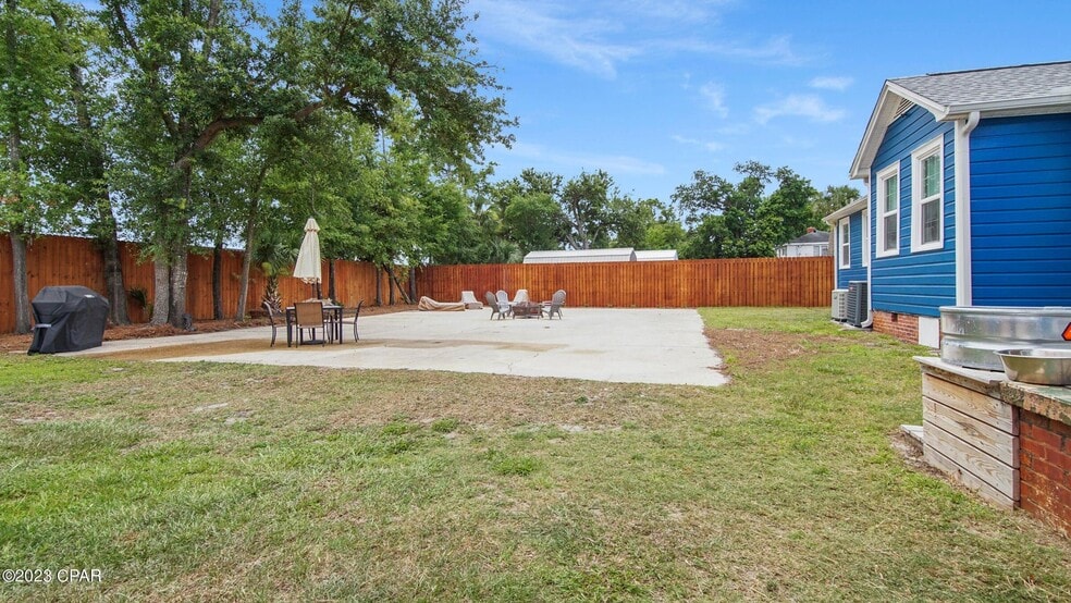 Building Photo - 930 Grace Ave