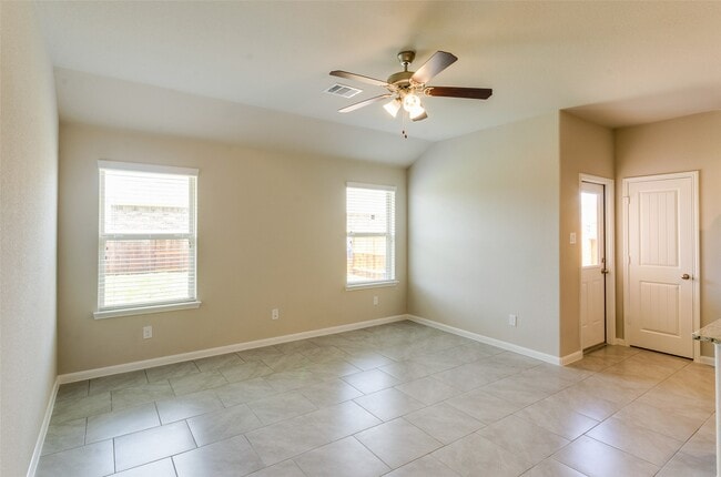 Building Photo - 2213 Del Mar Dr