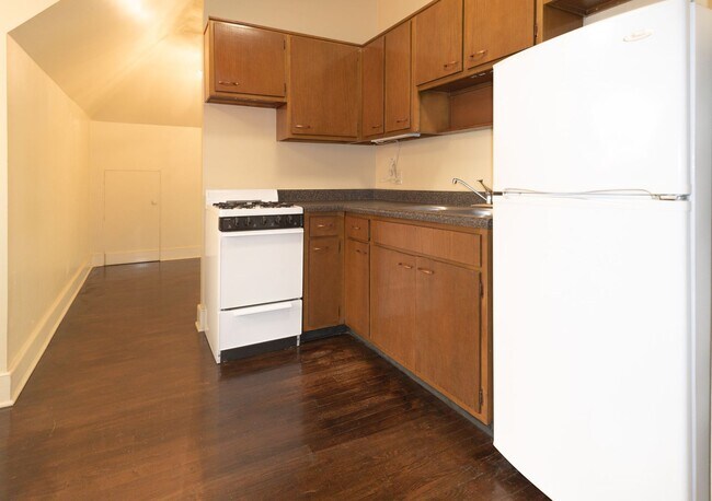 Building Photo - 1432 St James Ct