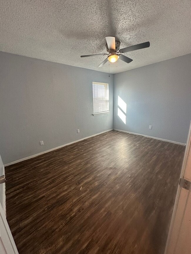 Building Photo - 301 N Louisiana St