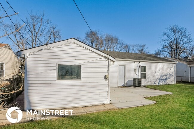 Building Photo - 11 Jamestown Dr