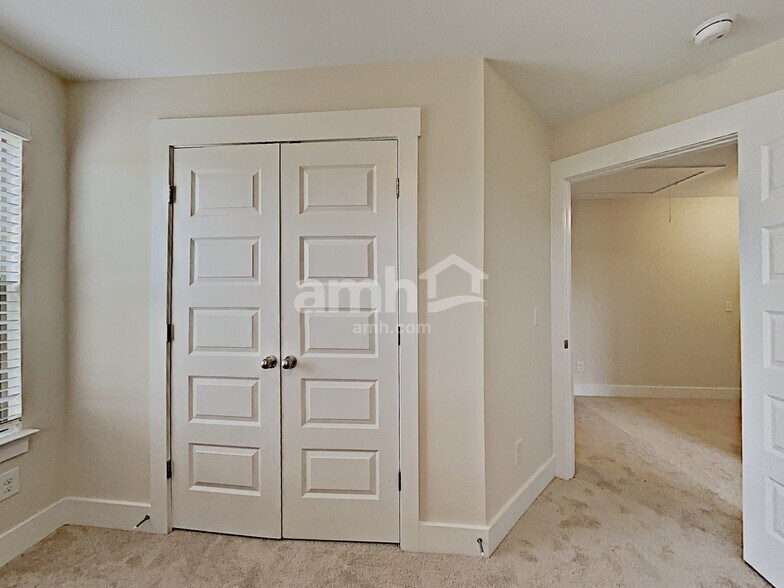Building Photo - 5141 Jack Byrnes Dr