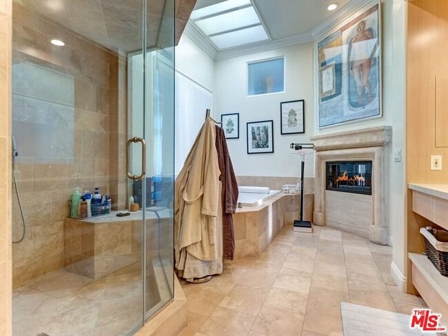 Building Photo - 129 Channel Pointe Mall