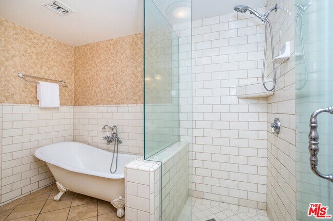 Building Photo - 5967 Carpenter Ave