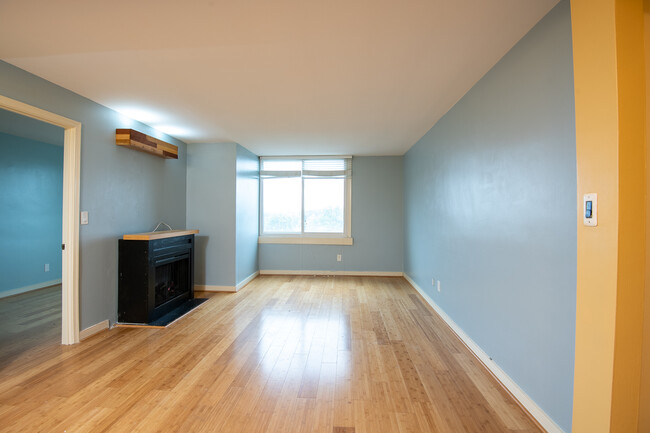 Building Photo - Marvelous 2 Bed Condo in Alexandria Virginia!