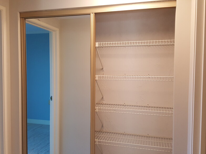 Building Photo - 200 Cove Way