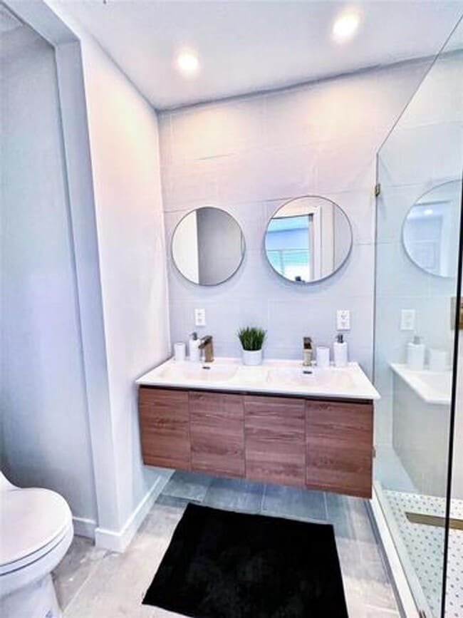 Building Photo - 4680 NE 5th Ave
