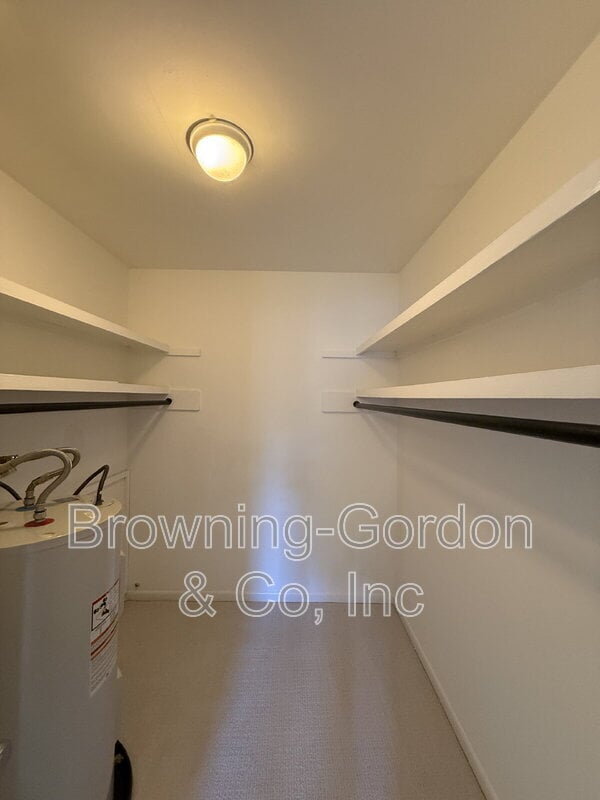 Building Photo - 3600 Hillsboro Pike