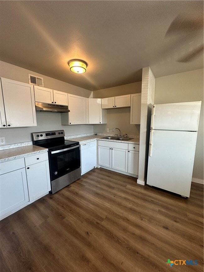 Building Photo - 19221 San Marcos Hwy