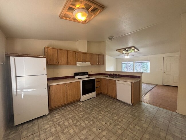 Building Photo - Single Family Mobile Home