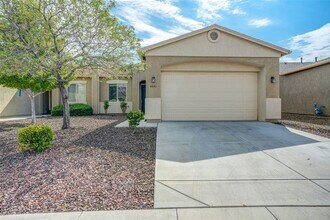 Building Photo - 3 Bedroom, 2 Bath Townhome in Granville!