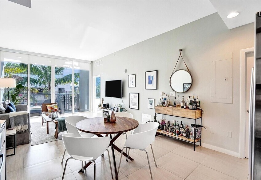 Building Photo - 2100 Park Ave