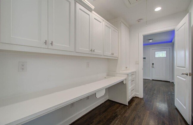 Building Photo - 3710 Erby St