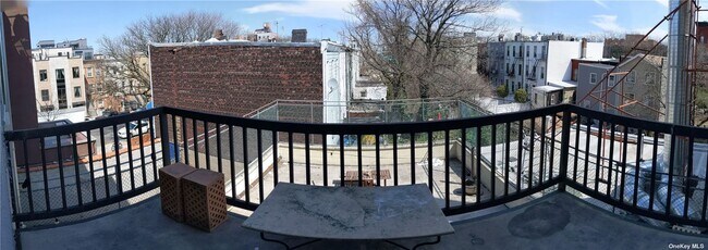 Building Photo - 1227 Broadway
