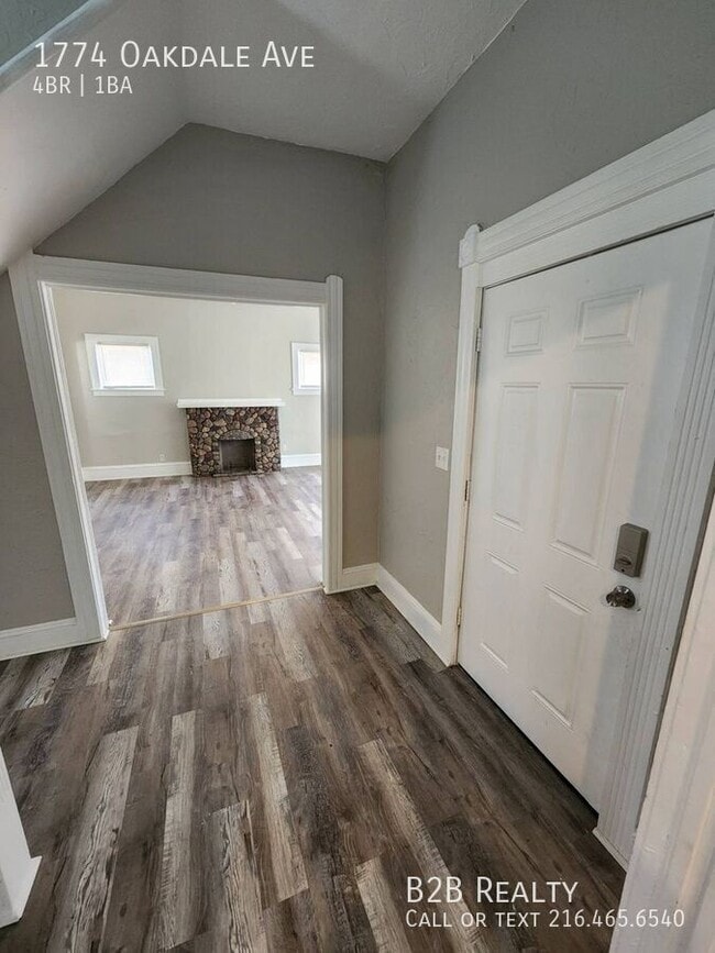 Building Photo - 1774 Oakdale Ave