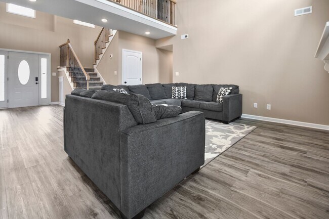 Building Photo - Pet Friendly Four Bedroom!