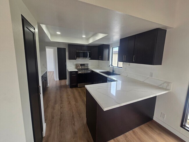 Building Photo - Remodeled 3 Bedroom 2 Bath 2 Story House, ...