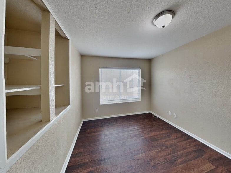 Building Photo - 19904 Robins Dr