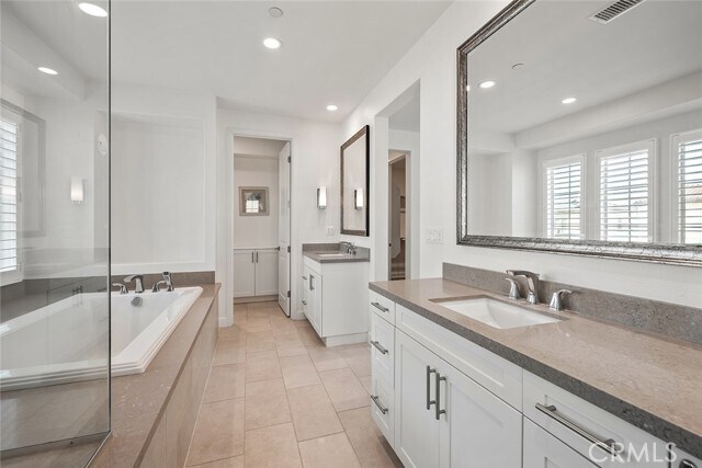 Building Photo - 77 English Saddle