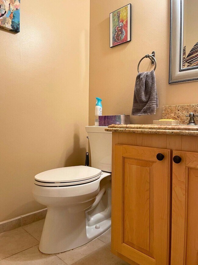 Building Photo - 3301 Loren Rd