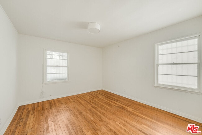 Building Photo - 1706 N Stanley Ave