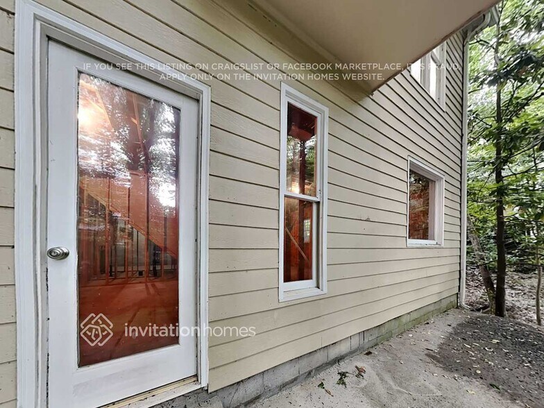 Building Photo - 1916 Bonaventure Way