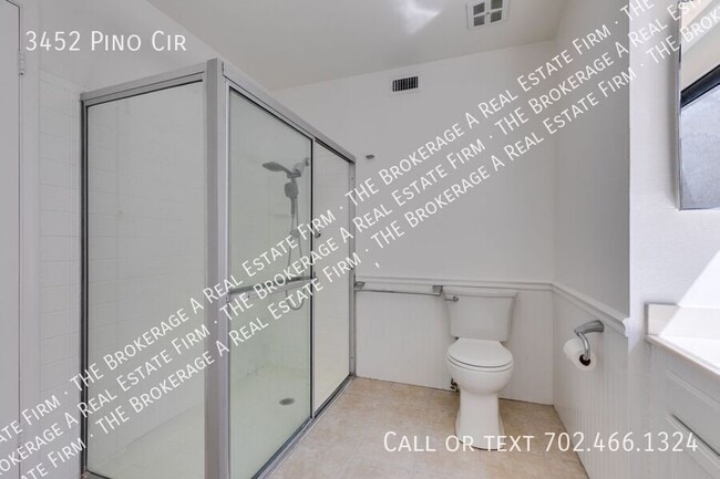 Building Photo - 3452 Pino Cir