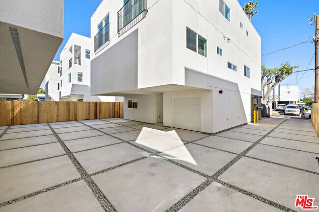 Building Photo - 5651 Case Ave
