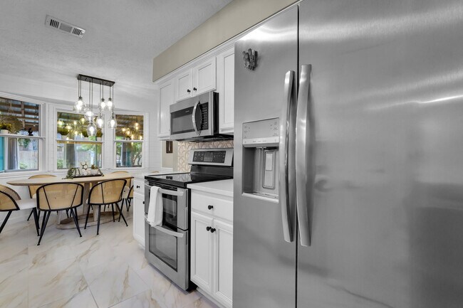 Building Photo - 1023 Brittlewood Dr