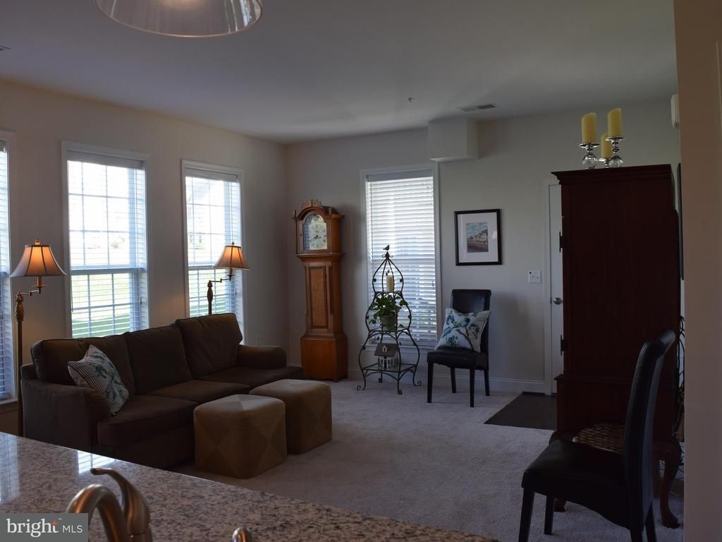 Building Photo - 690 Whitetail Dr