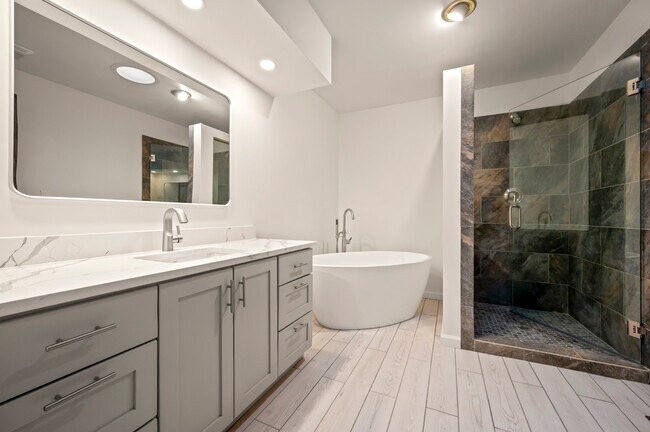 Building Photo - 26 Canter Ct