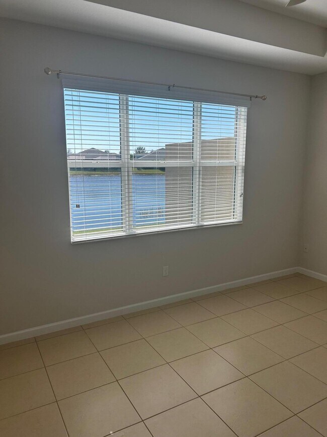 Building Photo - 11066 Sunrise Lake Dr