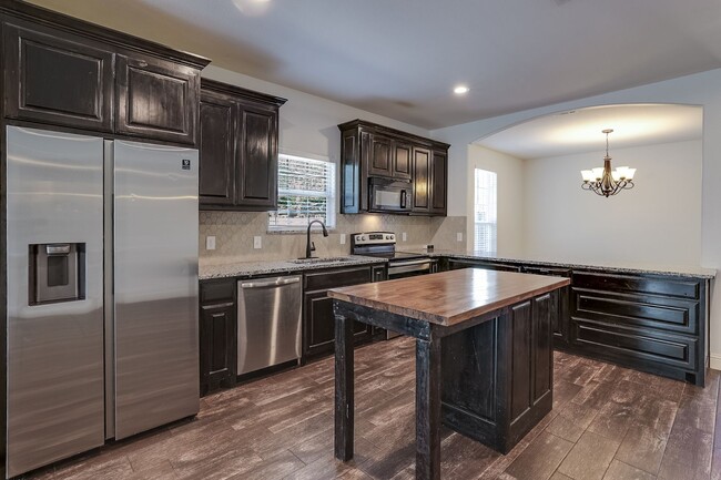 Building Photo - Beautiful 3 Bedroom, 2 Bath Home in Cleburne