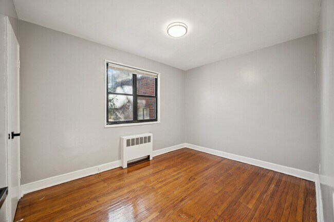 Building Photo - 121 Forest Ave