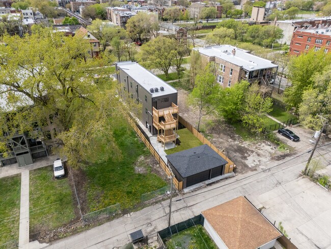 Building Photo - 5921 S Calumet Ave