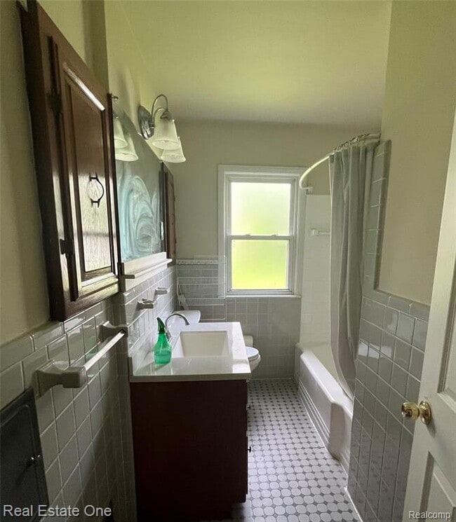 Building Photo - 10053 Royal Grand Ave