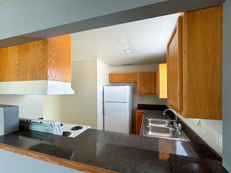 Building Photo - 120 Ramon Cardenas Dr