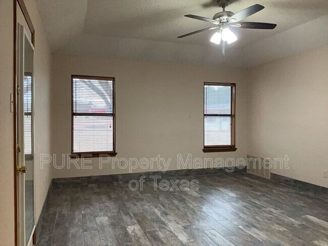 Building Photo - 2004 Walsh Dr