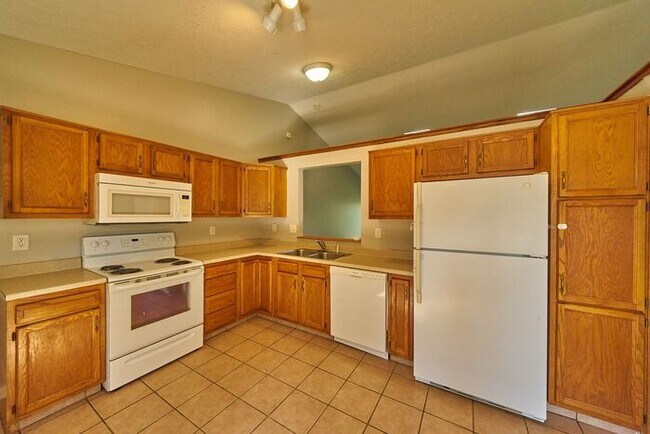 Building Photo - 3 Bedroom 2 Full Bath In Peaceful Franklin...