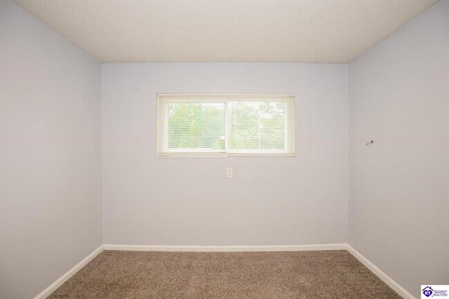 Building Photo - 244 Pinewood Dr
