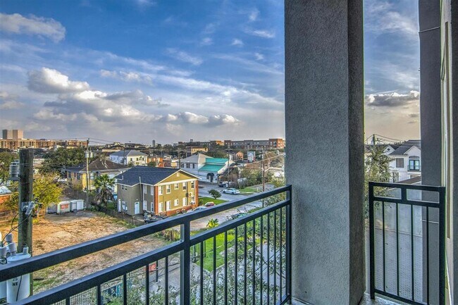 Building Photo - 1010 Rosine St