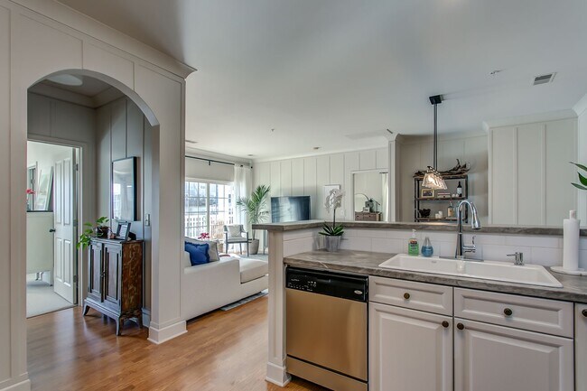 Building Photo - 7230 Althorp Way