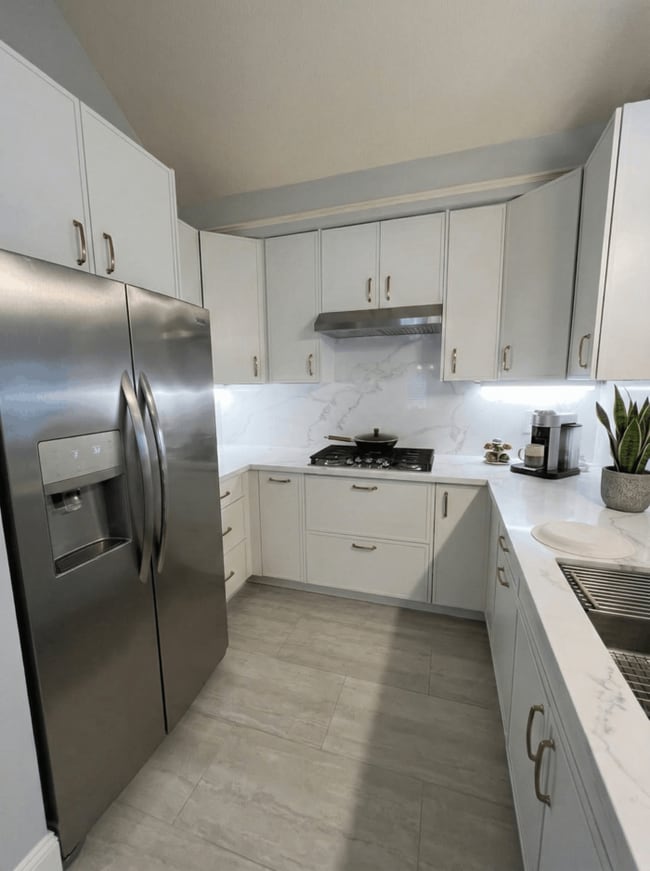 Building Photo - Charming 2BD Home w/ High Ceilings & Spacious Backyard – 4/3