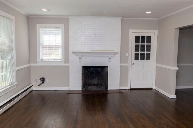 Building Photo - 3 Bedroom in Hampton Available Now!!