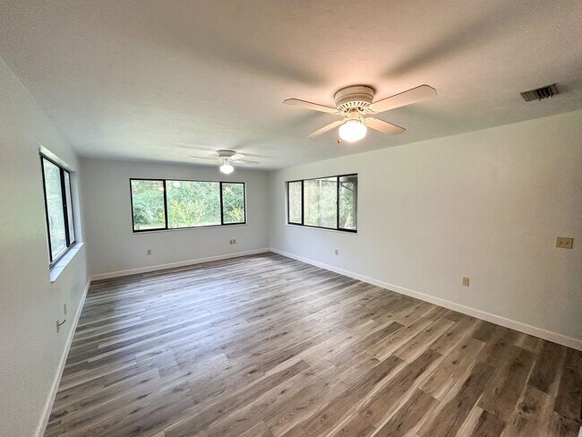 Building Photo - 1824 SW 35th Ave