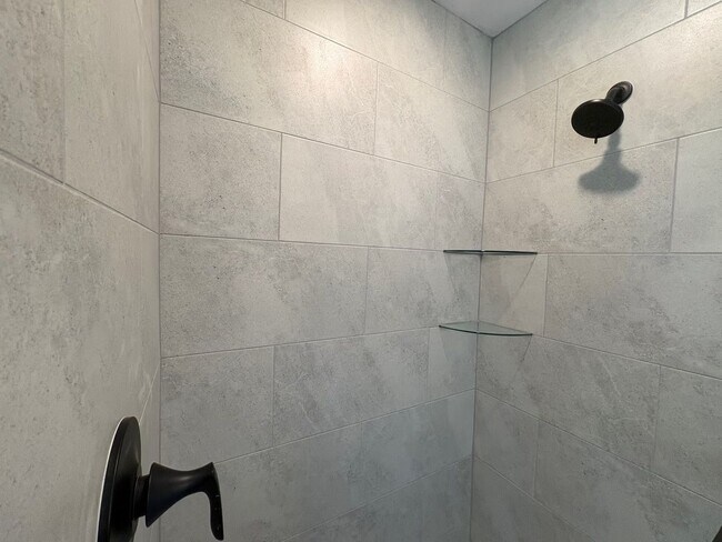 Building Photo - 1st Month Free - New Home!