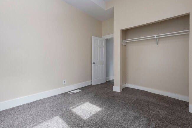 Building Photo - 1504 E Breckinridge St