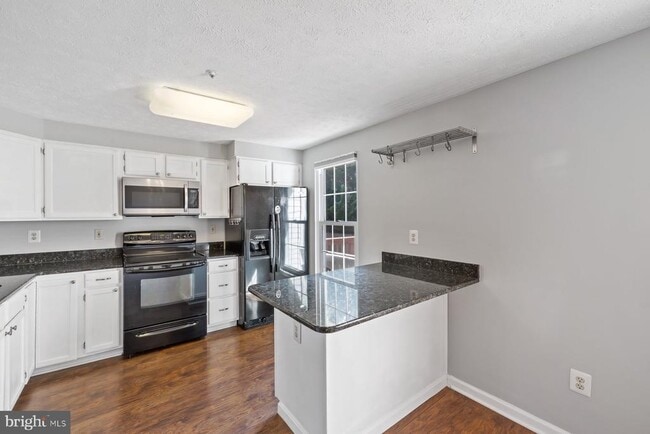 Building Photo - 806 Lilac Ct